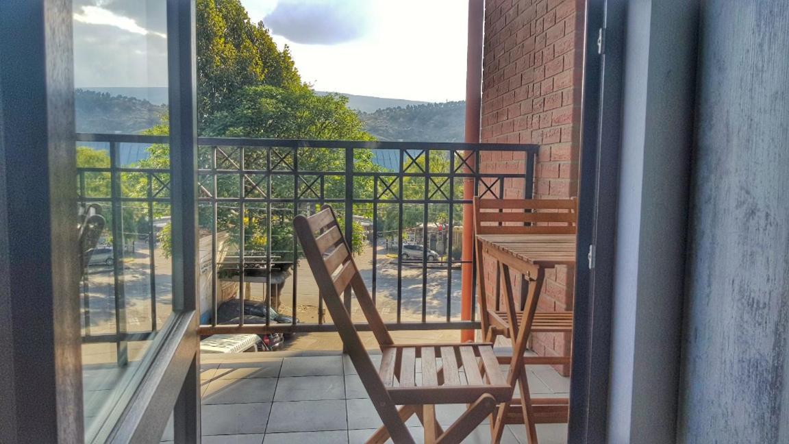 Your Home In Tbilisi: Cosy Stay In The Old City Esterno foto